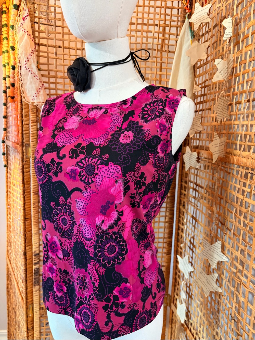 Vintage Casual Corner Pink & Black Floral Scoop Neck Shell